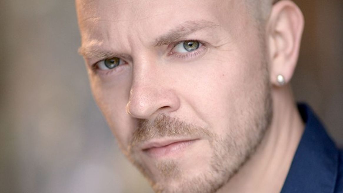 Headshot of comic Russel Arathoon